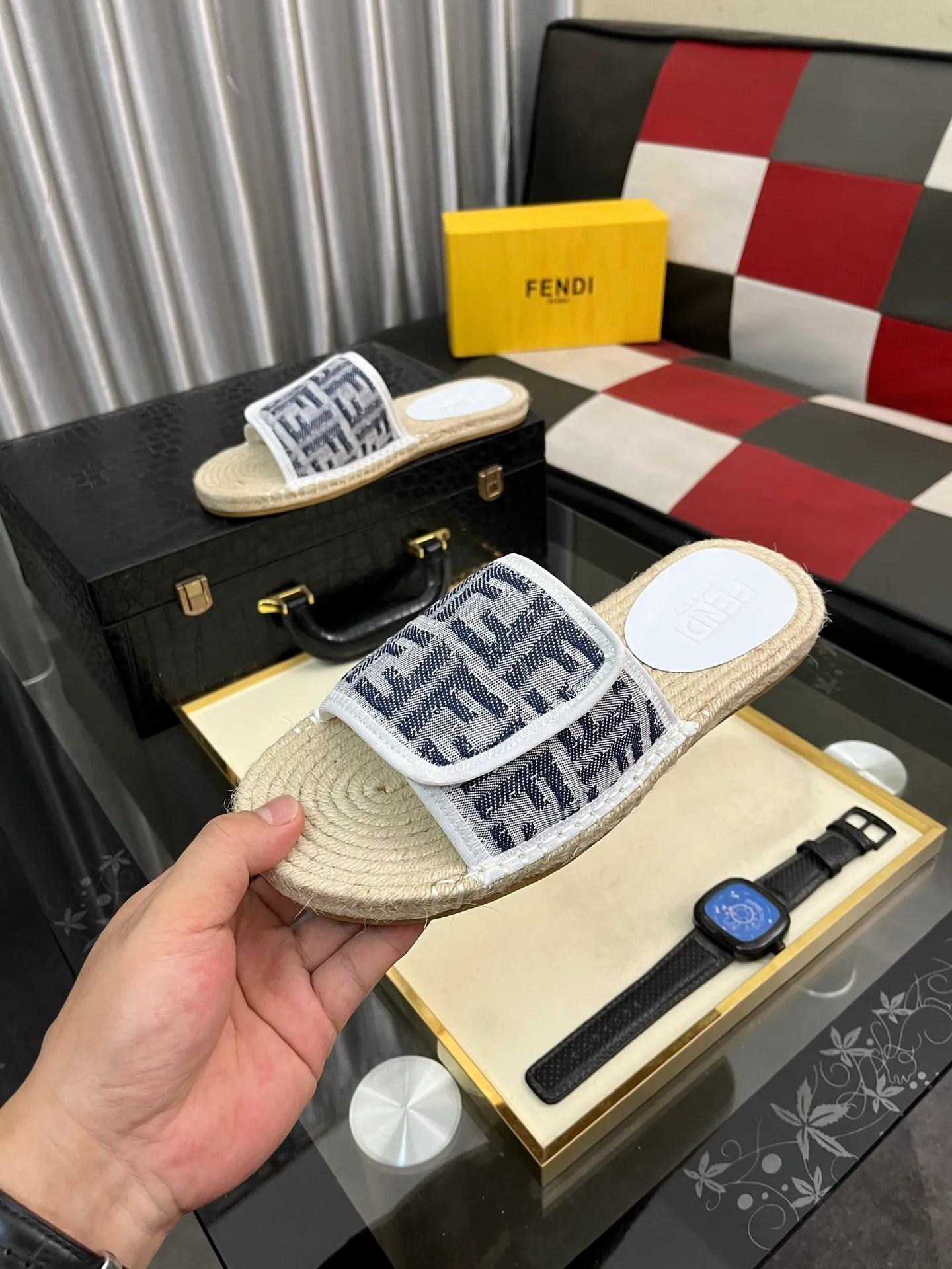 Men's shoes💰320⌚️⌚️[FENDI~Fendi slippers] High-end men's shoes brand official website 1:1 latest masterpiece: original mold customization, fabrics made of imported original materials, upgraded outsole, lighter, top quality in the market, simple and tasteful, a must-have for fashionistas, fashion is at your feet, full of confidence, the same style at the counter👍The season of summer slippers is here. Yardage: 38-44. Can be customized45.46.47